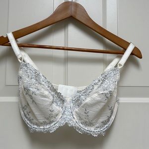 NWOT Wacoal bra size 34DD